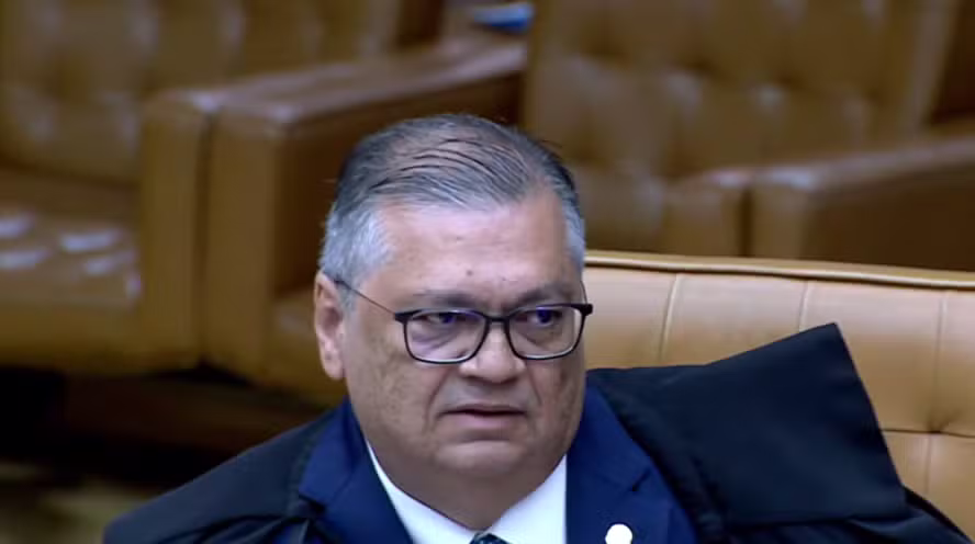 Ministro Flavio Dino na sessão extraordinária para julgamento sobre as mensagens enviadas pelo ex-banqueiro Daniel Vorcaro, dono do Banco Master, ao ministro da Corte Alexandre de Moraes, realizada no Supremo Tribunal Federal (STF) — Foto: Reprodução